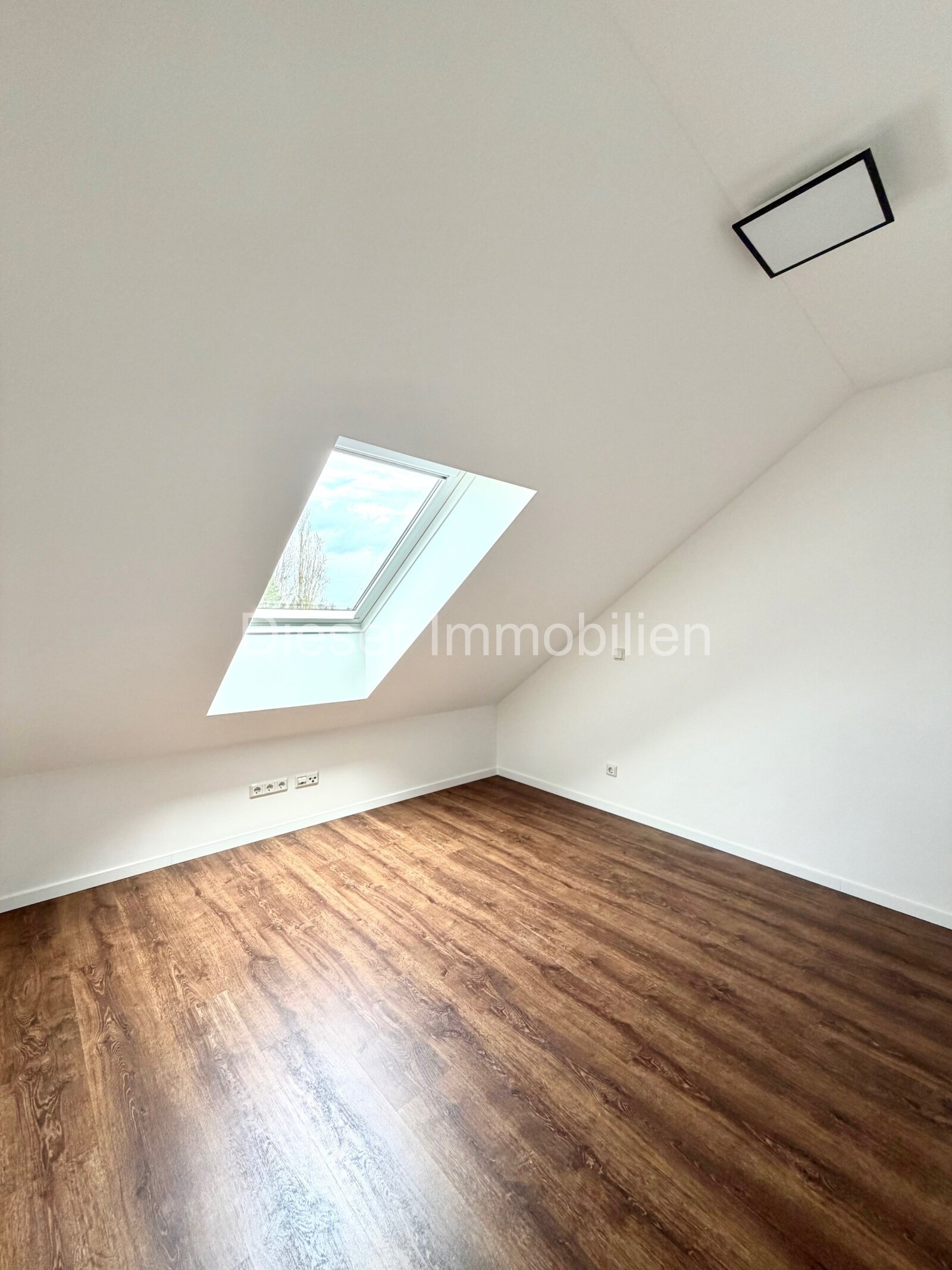  Attraktive 3-Zimmerwohnung mit Balkon und Einbauküche in Hanau Klein-Auheim