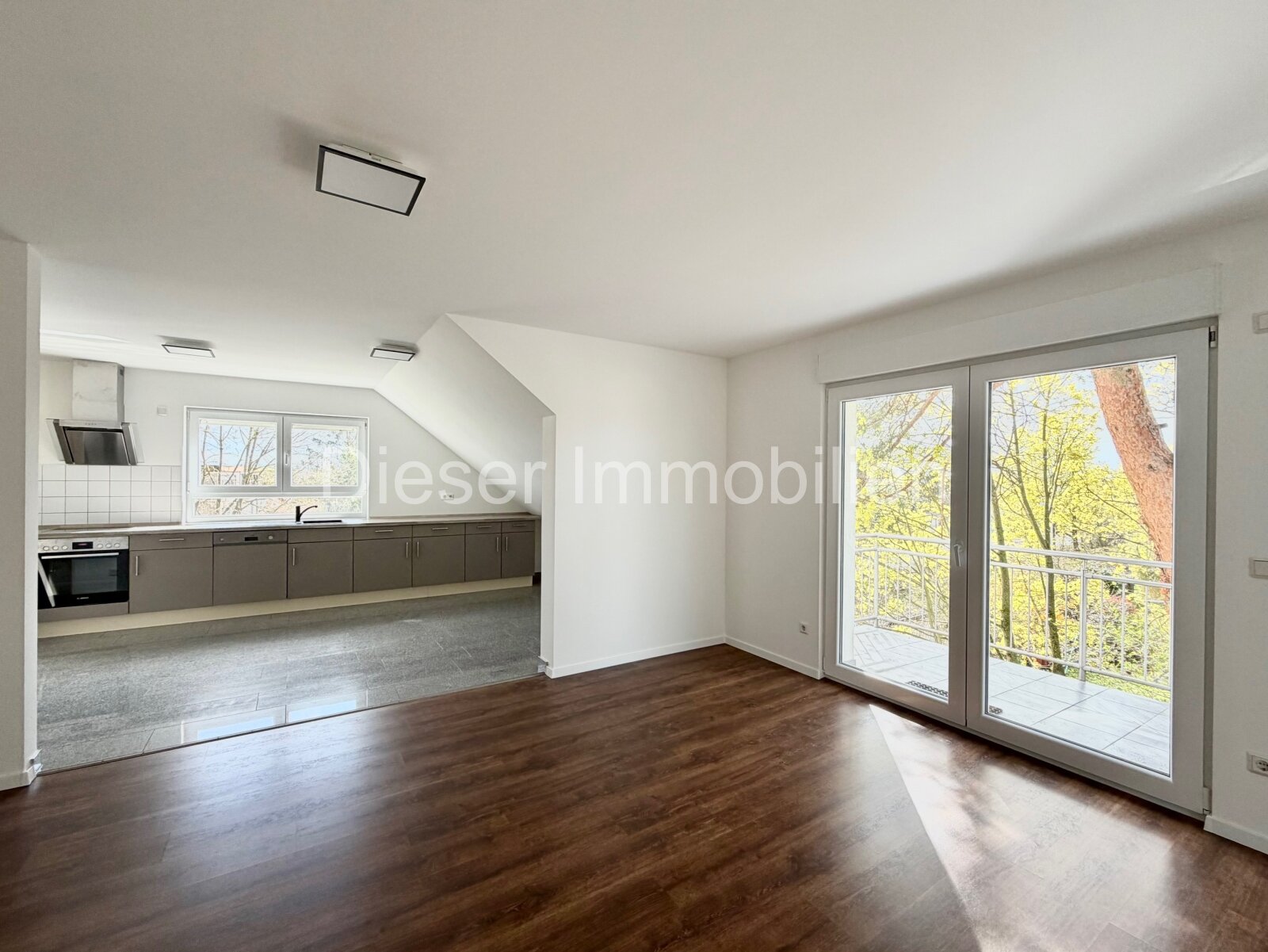  Attraktive 3-Zimmerwohnung mit Balkon und Einbauküche in Hanau Klein-Auheim