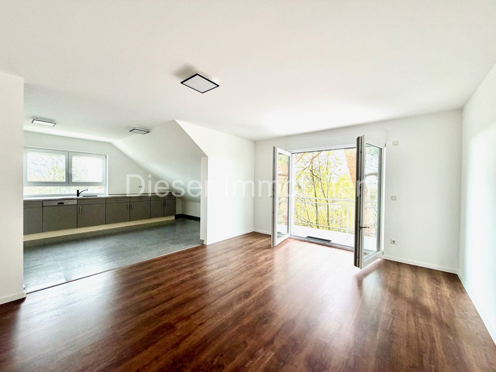  Attraktive 3-Zimmerwohnung mit Balkon und Einbauküche in Hanau Klein-Auheim