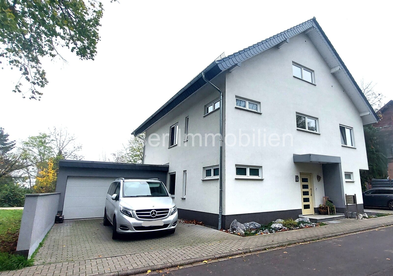 Modernes 3-Familienhaus in Hanau Klein-Auheim 