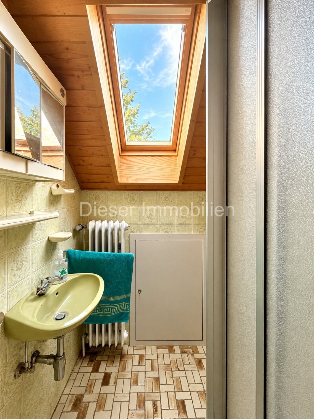 Badezimmer DG KI generiert